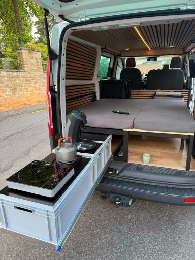 Campingbett Ford Transit
VW T5 T6
Bettgestell mit Seitenauszug
und als L-Variante
Schwerlastauszug nach hinten für Euroboxen